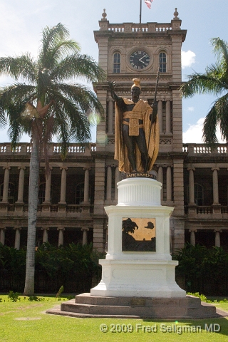 20091031_132643 D300.jpg - The original statue was sunk off the Falkland Islands and replaced with this one.  The original was later found and is now in Kahala, the birthplace of King Kamehameha